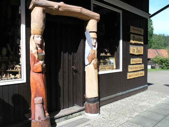 Geschnitzte Verzierung an Holzschnitzerei in Altenau