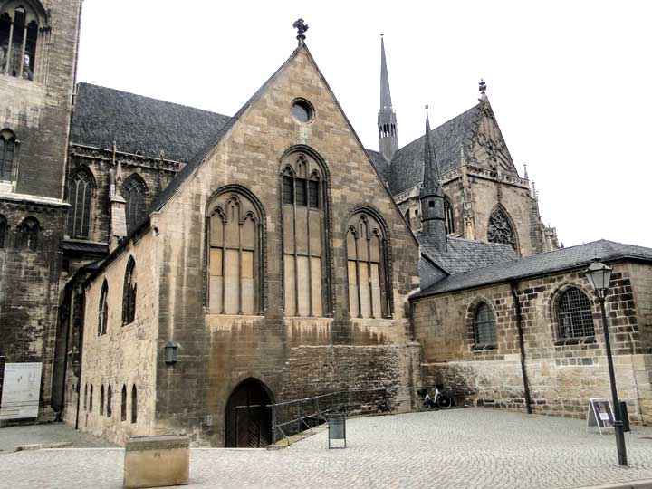 Teil der Außenfassade am Dom in Halberstadt