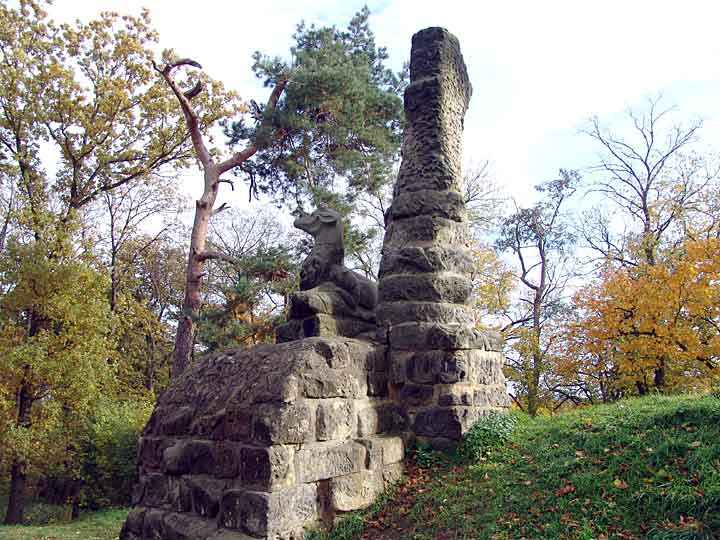 Hirsch-Denkmal im Landschaftspark Spiegelsberge