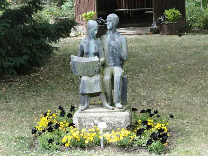 Skulptur Musizierendes Paar im Rosarium Sangerhausen