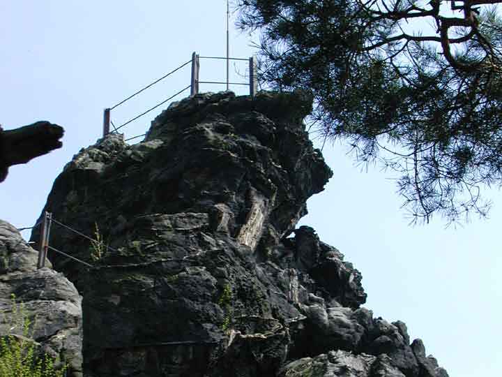 Aussichtspunkt auf dem Großvater-Felsen der Teufelsmauer bei Blankenburg