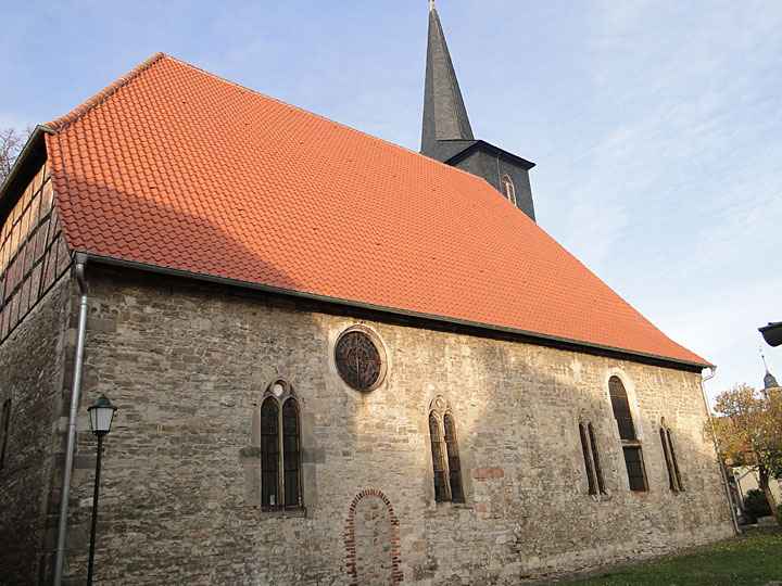 Die St. Sixtus Kirche in Ermsleben - Seitenansicht