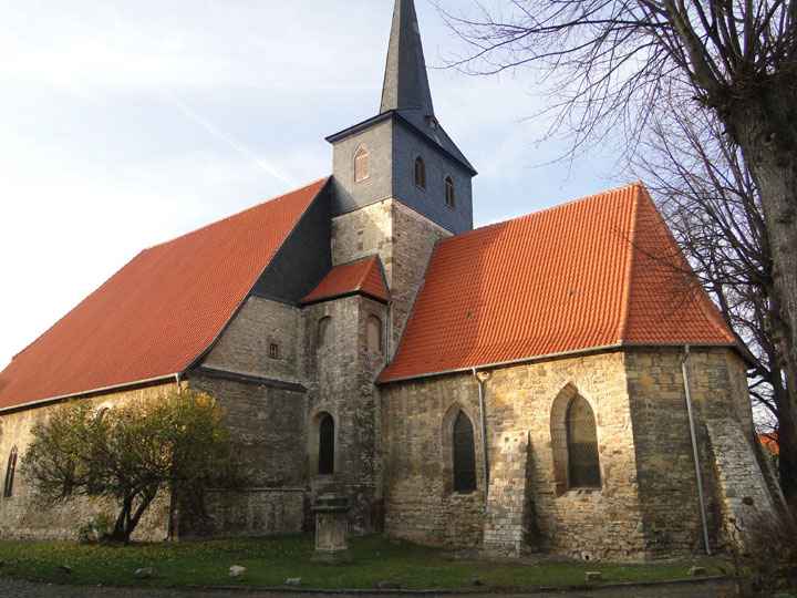 Die St. Sixtus Kirche in Ermsleben - Rückfront