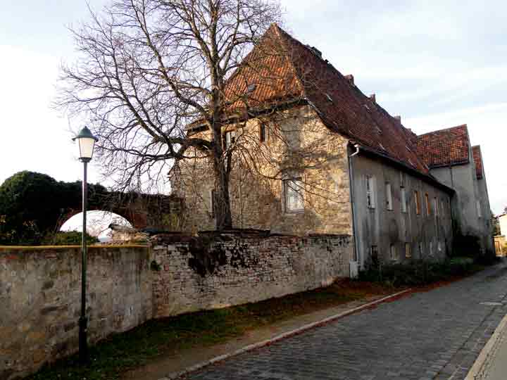 Schloss in Ermsleben von der Straßenseite