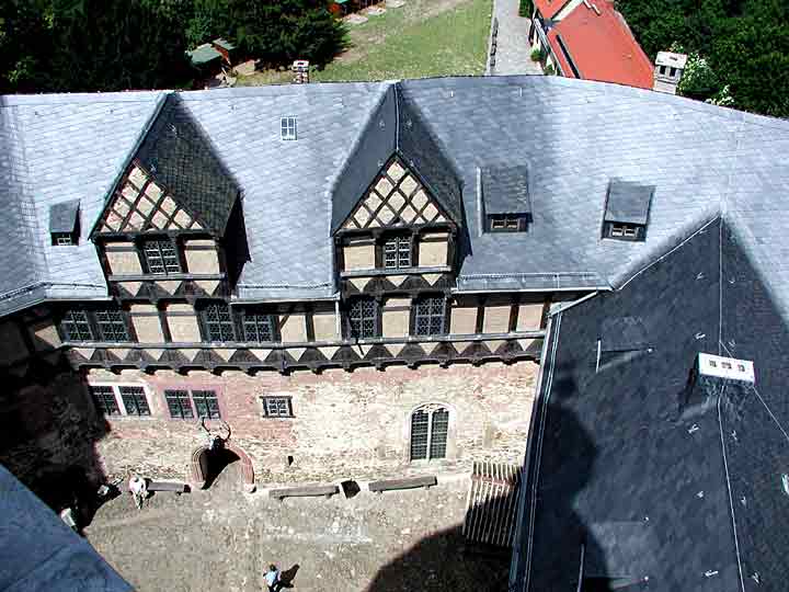 Burg Falkenstein im Selketal - Blick in den Innenhof vom Turm