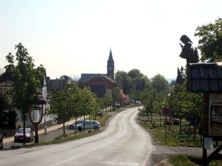 Straße durch Friedrichsbrunn