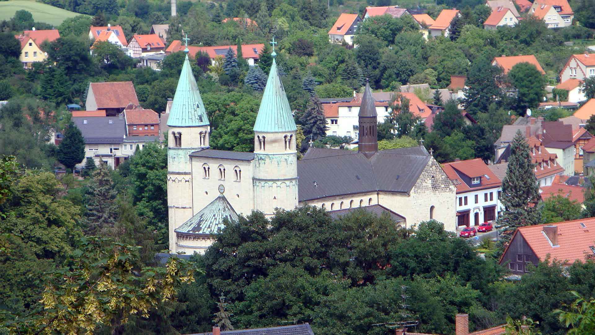 Blick zur Stiftskirche Sankt Cyriakus in Gernrode