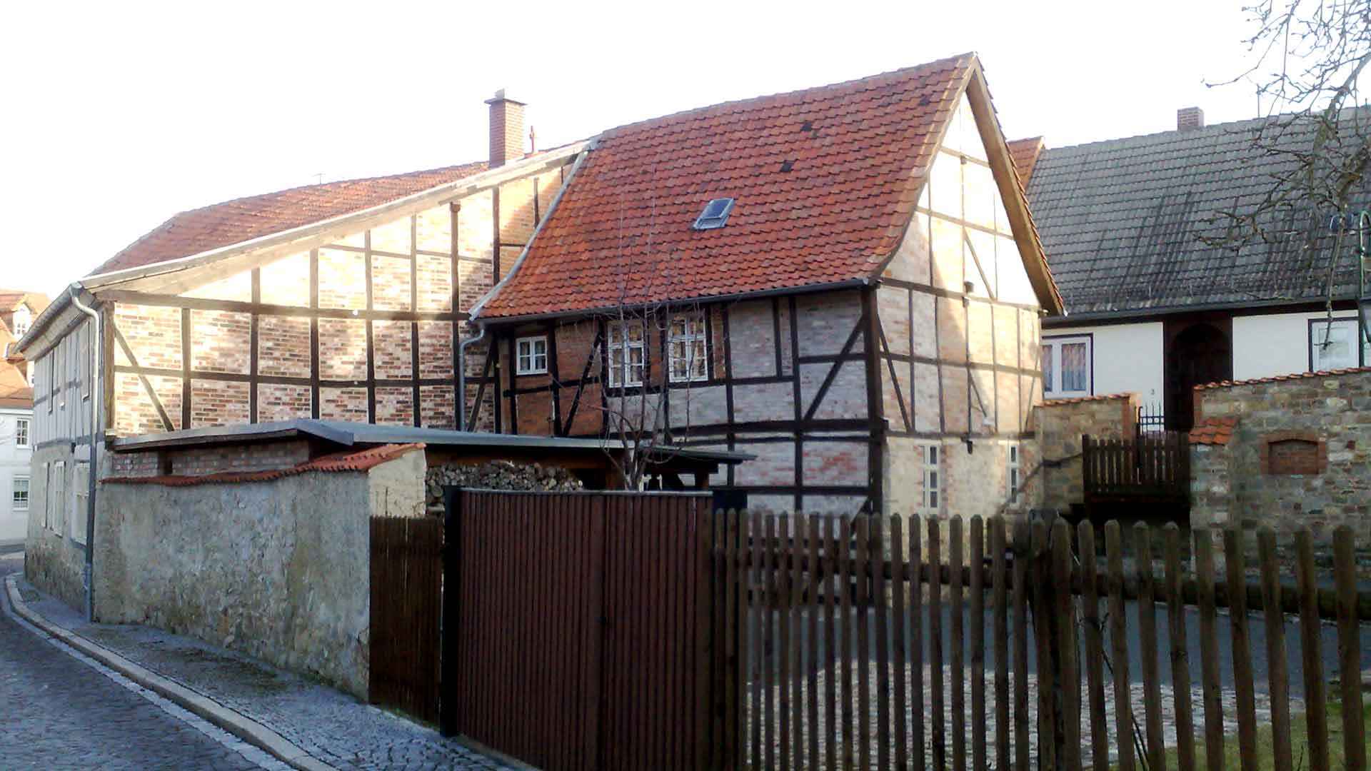 Gebäude mit Hof der Alten Elementarschule Gernrode