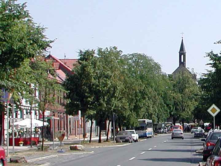 Breite Straße mit Lindenallee in Hasselfelde