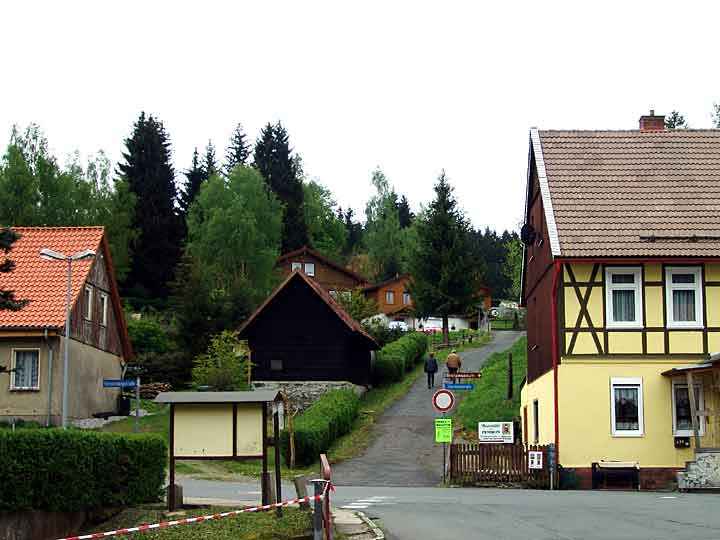 Dorfstraße in Sorge