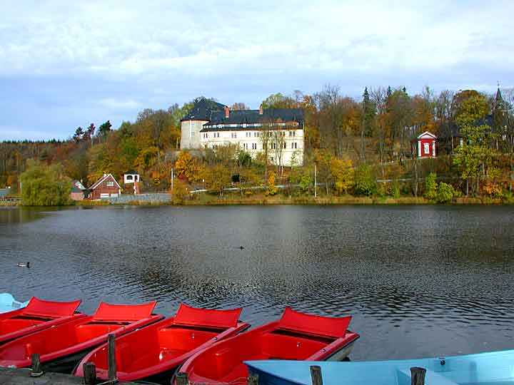 Blick im Herbst zum Schloss Stiege