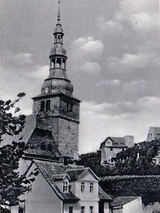 Obere Kirche mit schiefem Turm in Bad Frankenhausen