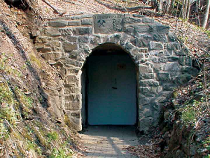 Eingang zur Höhlentherapie im Eisensteinstollen Bad Grund