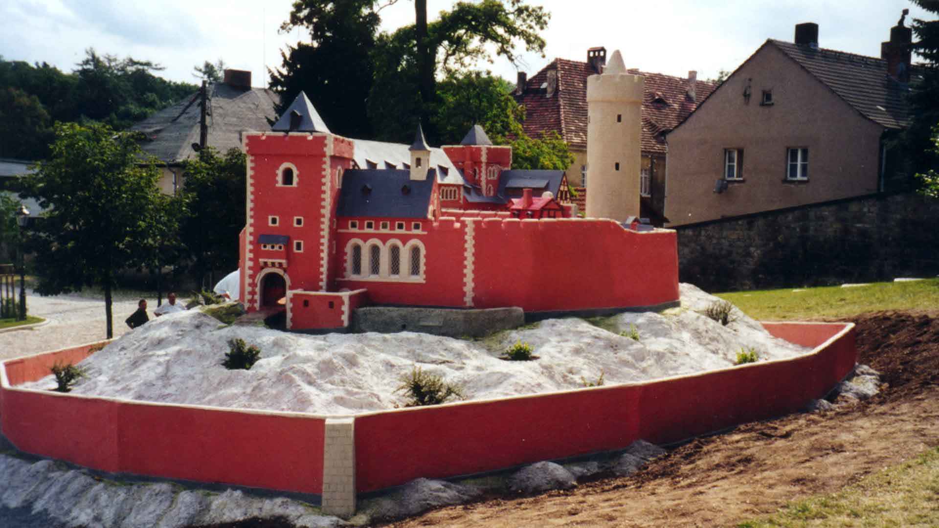 Modell der Burg Anhalt im Schlosspark Ballenstedt