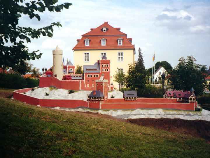 Modellansicht der Burg Anhalt im Schlosspark Ballenstedt