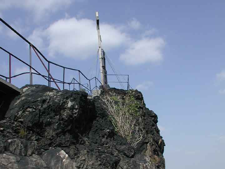 Das Gipfelkreuz auf den Gegensteinen bei Ballenstedt - Teil der Teufelsmauer