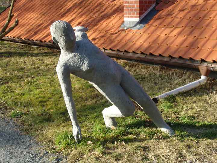 Skulptur vor Schlossmühle Ballenstedt