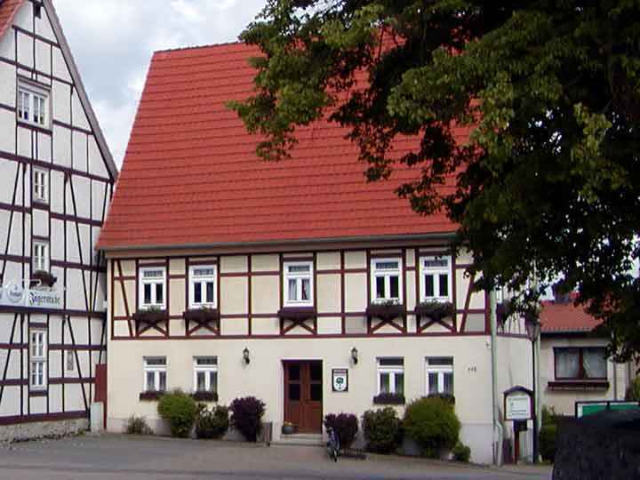 Blick zum Gemeindehaus Dankerode mit Heimatstube