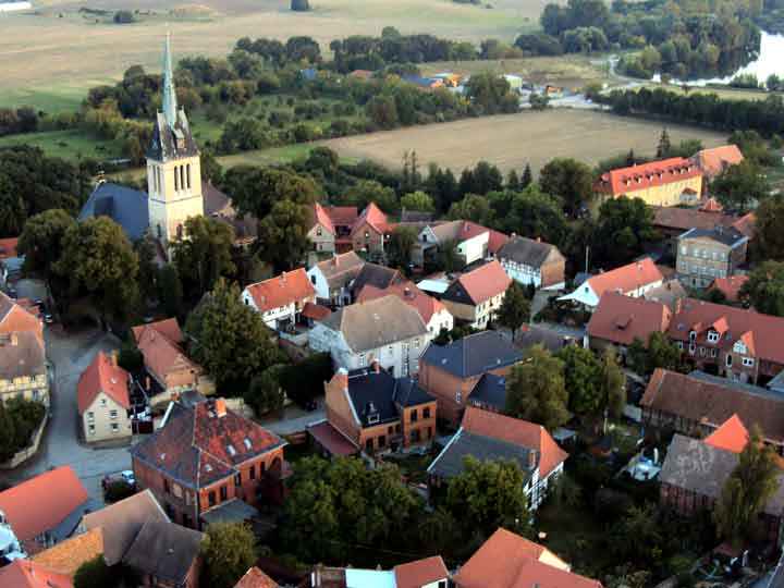 Ditfurt mit Sankt Bonifatius-Kirche