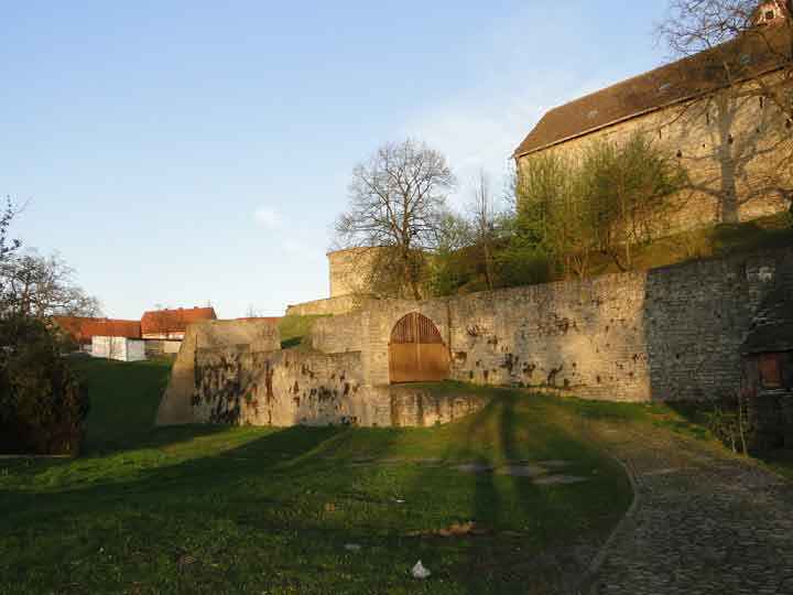 Zur Burg Hausneindorf