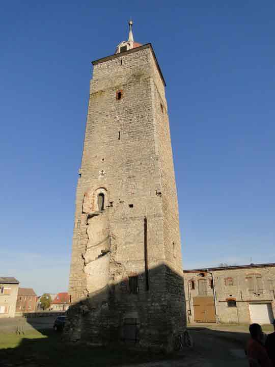 Bergfried der Burg Hausneindorf