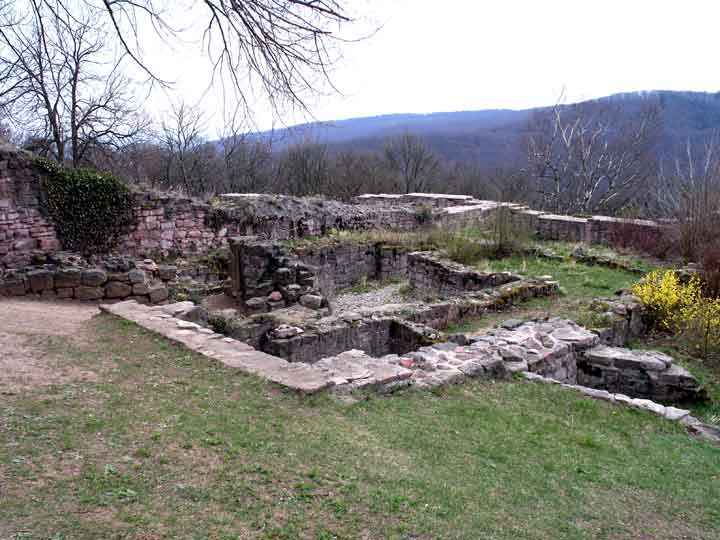 Ruinenfundament der Burg Kyffhausen am Kyffhäuser
