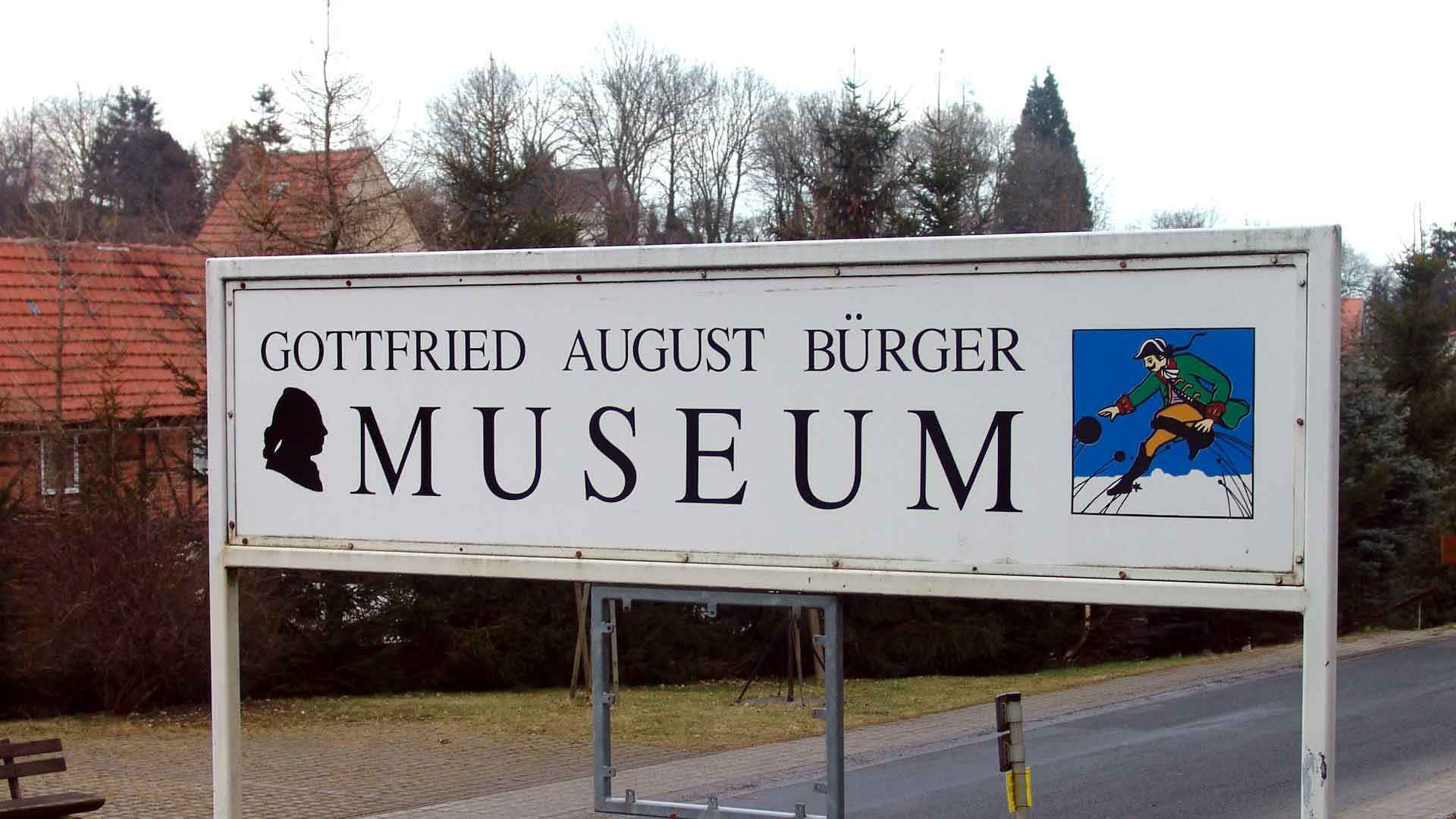 Hinweisschild zum Bürger Museum in Molmerswende
