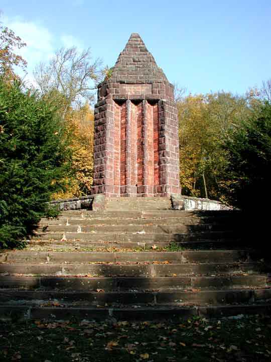 Kriegerdenkmal im Naturpark Gehege Nordhausen