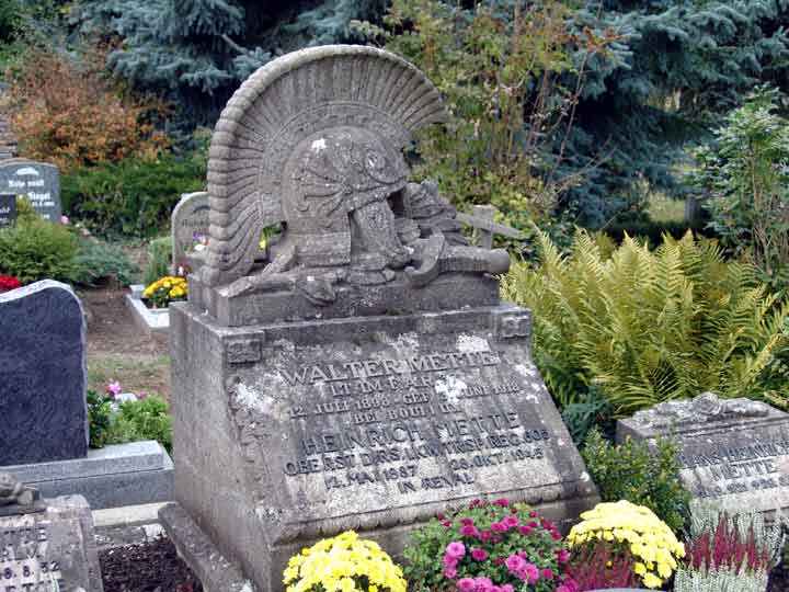 Grabmal auf dem Wipertifriedhof in Quedlinburg