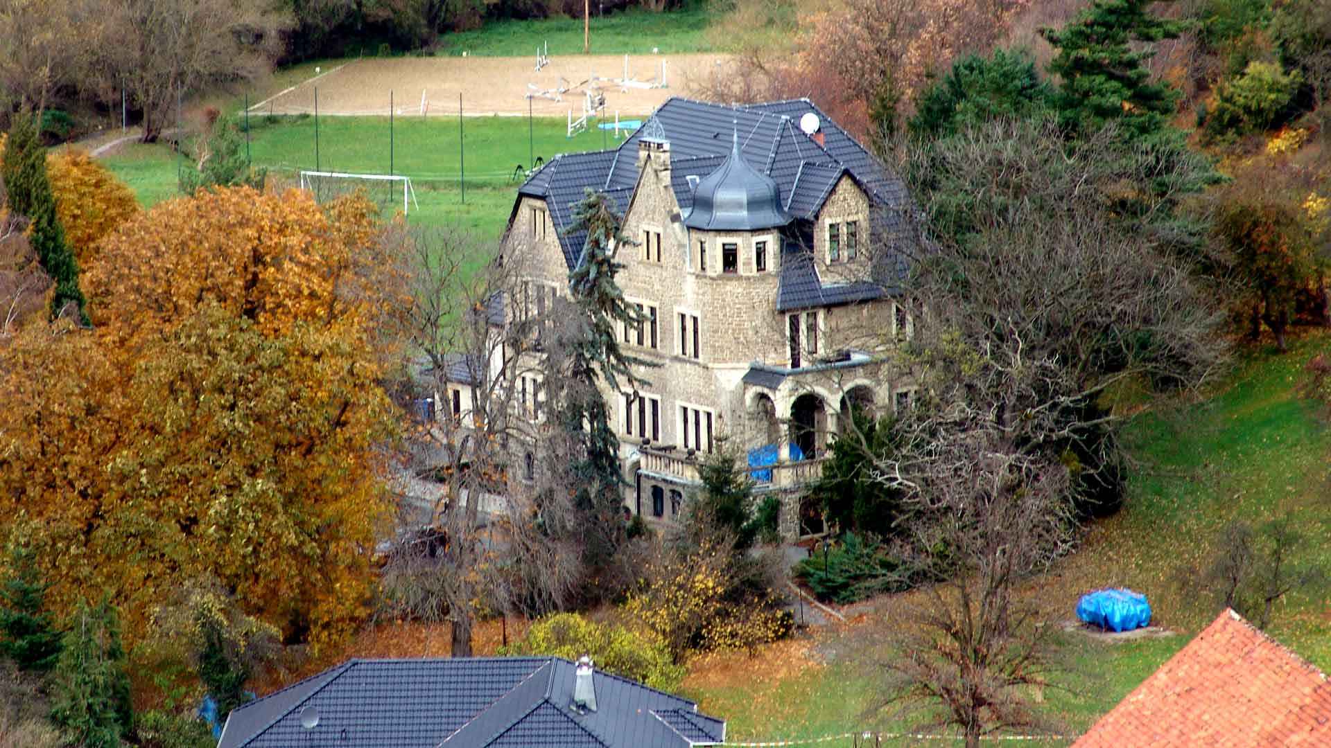 Blick von der Stecklenburg auf Schloss Stecklenberg