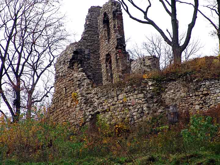 Die Ruine Stecklenburg - Reste der Mauer