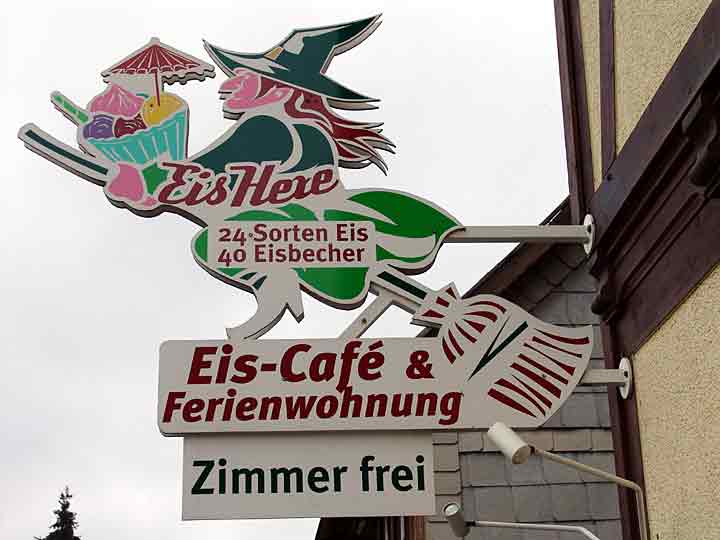 "Eishexe" Eis-Cafe & Übernachtung - Schild