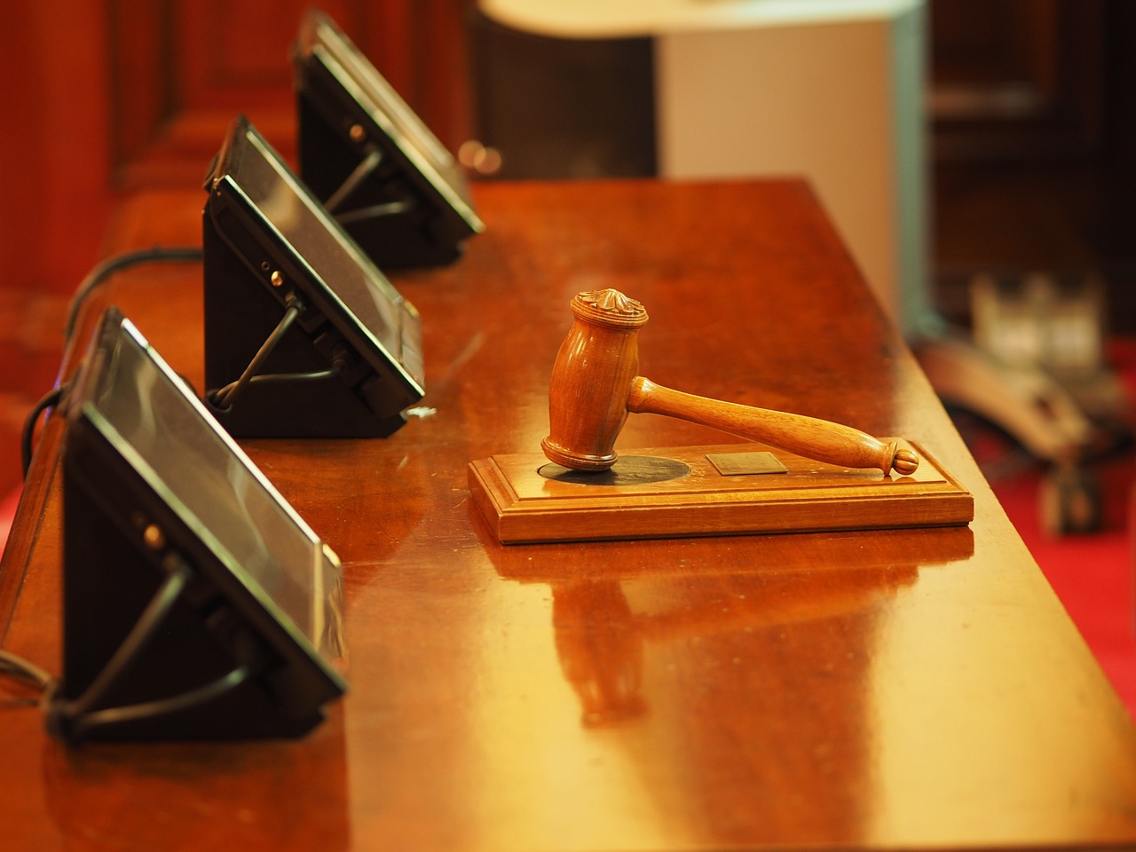 https://pixabay.com/photos/judge-hammer-judgement-court-1587300/