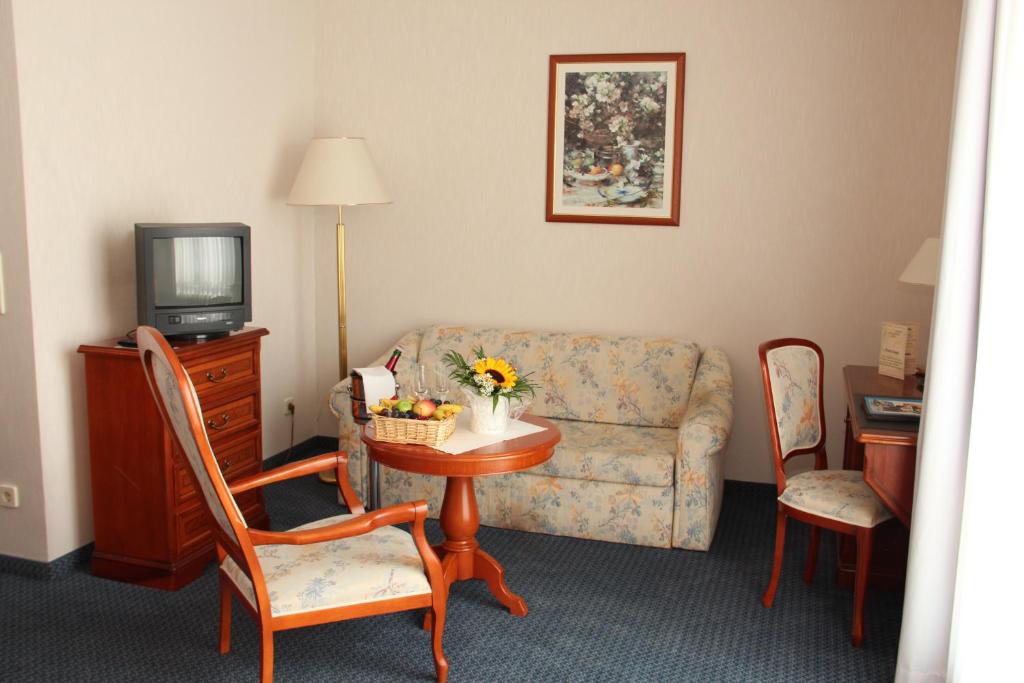 Hotel Ascania in Aschersleben - gemütlicher Sitzplatz im Zimmer