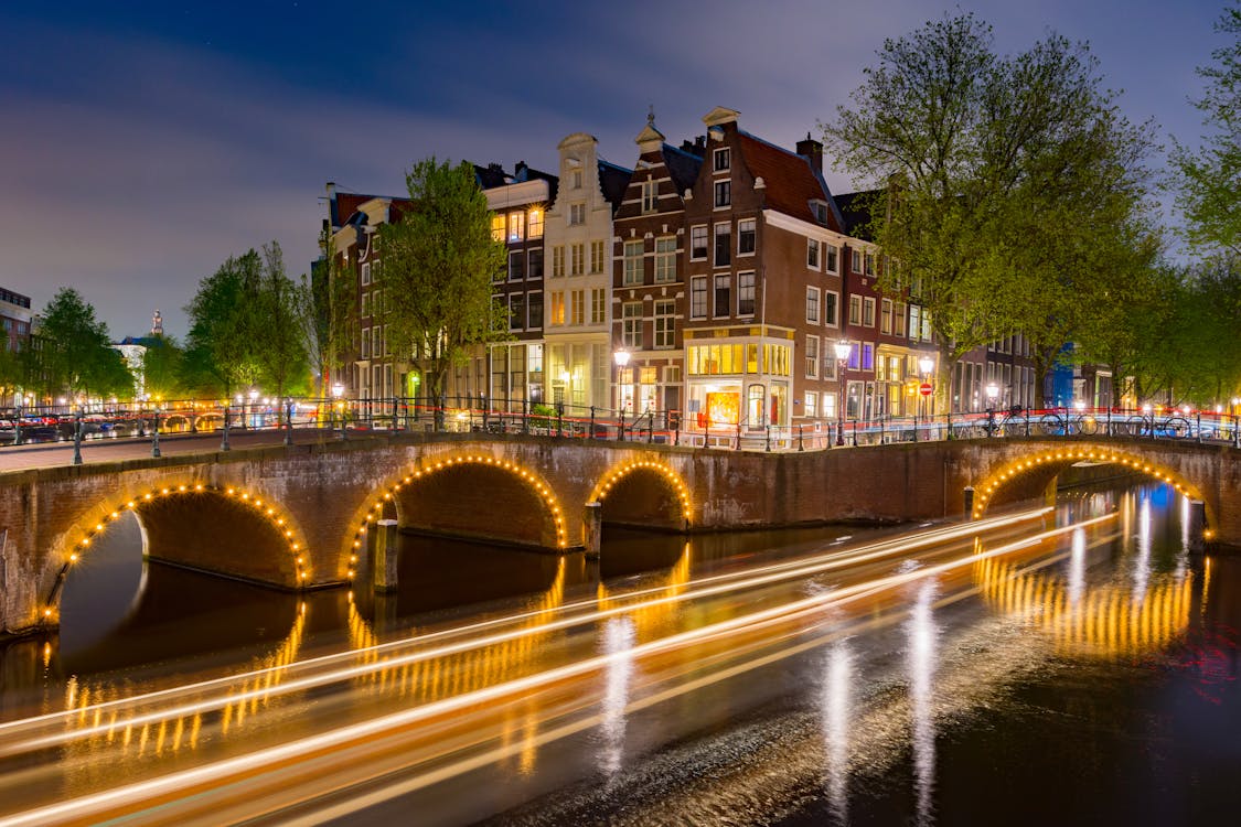 Amsterdam bei Nacht von Pexel.com